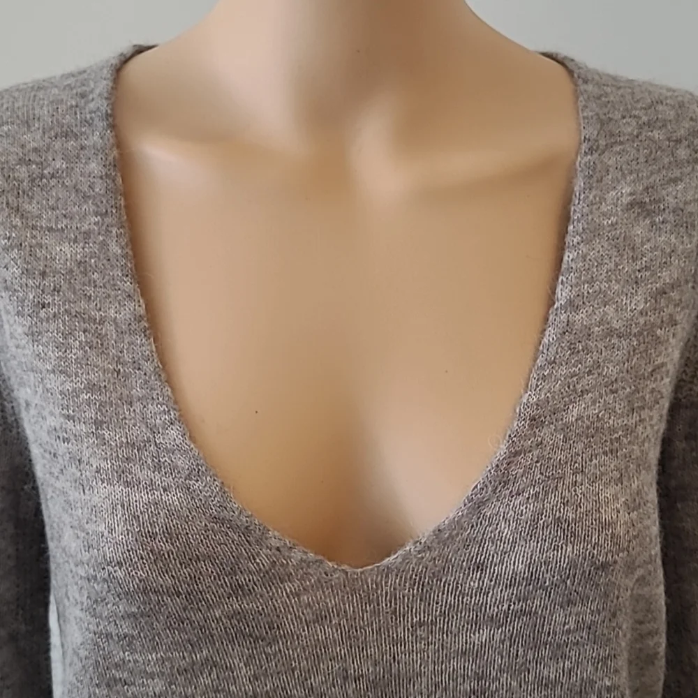 Halston Heritage women's long sleeves sweater - Picture 2 of 9